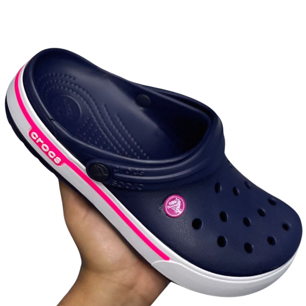 Comprar Crocs Crocband 2.5 Clog Mujer: Estilo y Comodidad. ¿Estás buscando comprar Crocs Crocband 2.5 Clog Mujer? En Onlineshoppingcenterg tenemos todo lo que necesitas para encontrar los zuecos ideales que combinan moda, comodidad y practicidad. Conoce más sobre este modelo icónico, sus características y los beneficios que ofrece.  ¿Por qué elegir Crocs Crocband 2.5 Clog Mujer? Las Crocs Crocband 2.5 Clog Mujer son perfectas para quienes buscan calzado cómodo, ligero y duradero. Su diseño moderno y funcional se adapta tanto a actividades cotidianas como a momentos de relax. Aquí te explicamos las razones por las que son una excelente elección:  Características destacadas Comodidad superior: Fabricadas con el material exclusivo Croslite™, ofrecen un ajuste ergonómico que reduce la fatiga. Estilo versátil: Su diseño incluye detalles deportivos que las hacen ideales para looks casuales y relajados. Resistencia al agua: Perfectas para usar en la piscina, playa o actividades al aire libre. Variedad de colores: Disponibles en tonos como crocband lavender purple, crocband blossom white y crocband ice blue, para todos los gustos. En Onlineshoppingcenterg, encontrarás la mejor variedad para comprar Crocs Crocband 2.5 Clog Mujer al mejor precio.  Los colores más populares Crocband lavender purple Este tono es ideal para quienes buscan un toque delicado y femenino. El crocband lavender purple combina con atuendos casuales y es perfecto para destacar en cualquier ocasión.  Crocband blossom white El blanco siempre es un clásico. Este modelo combina elegancia y frescura, haciéndolo ideal para cualquier look de verano.  Crocband ice blue Si prefieres un color fresco y moderno, el crocband ice blue es una excelente elección. Este tono resalta por su versatilidad y estilo único.